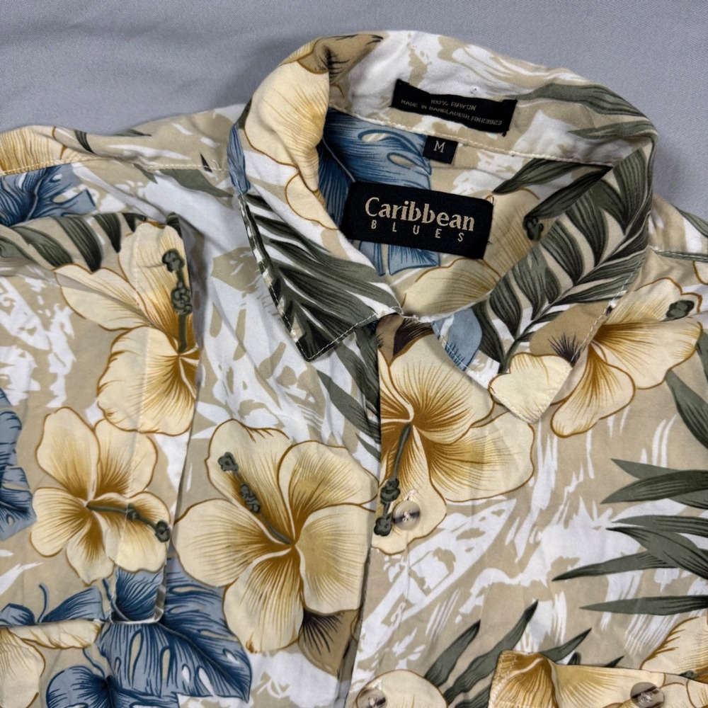 Caribbean Blues Mens Tropical Floral AOP Hawaiian Shirt Tan Blue Sz M Resortwear